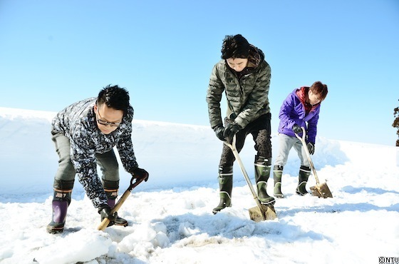 自然薯_雪を掘り続ける